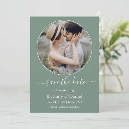 Modern Elegant Round Photo Lijst Sage Green Save The Date (Staand voorkant)