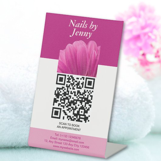 Modern Elegant Roze Wit Bloemen Nagelsalon Reclamebord Met Voetstuk