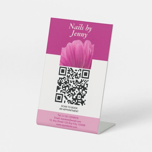 Modern Elegant Roze Wit Bloemen Nagelsalon Reclamebord Met Voetstuk (Voorkant)