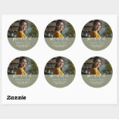 Modern Elegant Sage Green Foto Afstuderen Ronde Sticker (Vel)