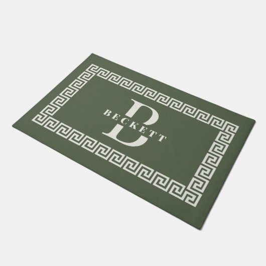 Modern Elegant Sage Grieks Key Lijst Monogram Deurmat (Schuin)