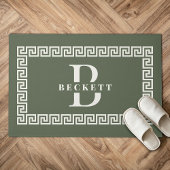 Modern Elegant Sage Grieks Key Lijst Monogram Deurmat