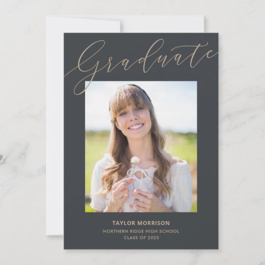 Modern Elegant Script 2025 Foto Graduation Party Kaart (Voorkant)