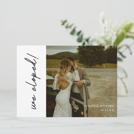 Modern Elegant Script 2-foto bruiloft 'We Eloped' Aankondiging (Staand voorkant)