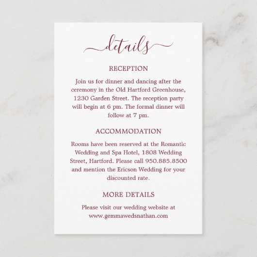 Modern Elegant Script Bourgogne Red Wedding Detail Informatiekaartje (Voorkant)