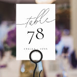 Modern Elegant Script Chic Trouwtafel Nummer Kaart<br><div class="desc">Elegant en modern tafelnummerbord heeft een elegant script in het wit met de naam en datum van de bruid en bruidegoms. Geweldig voor bruiloften of uw volgende speciale gelegenheden.</div>