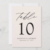 Modern elegant script crème Wedding Table Number (Voorkant)