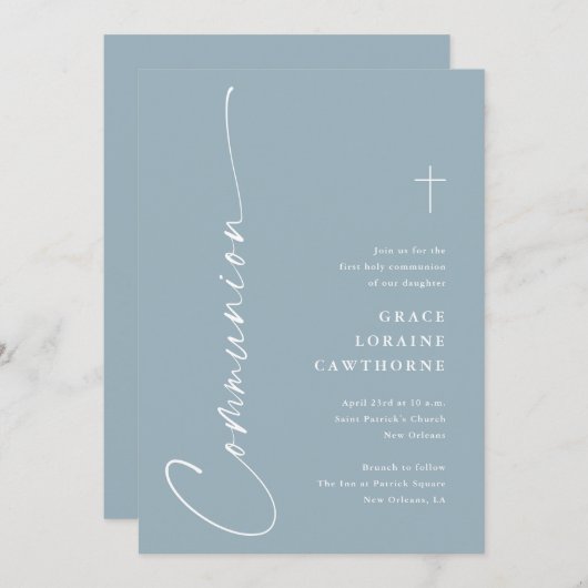 Modern Elegant Script Dusty Blue Eerste Communie Kaart (Voorkant / Achterkant)