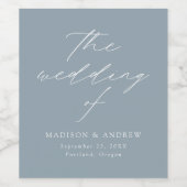 Modern Elegant Script Dusty Blue Wedding Wijn Etiket (Enkel label)