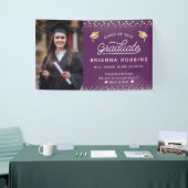 Modern Elegant Script Gold Afstuderen Foto Paars Spandoek (Beurs)