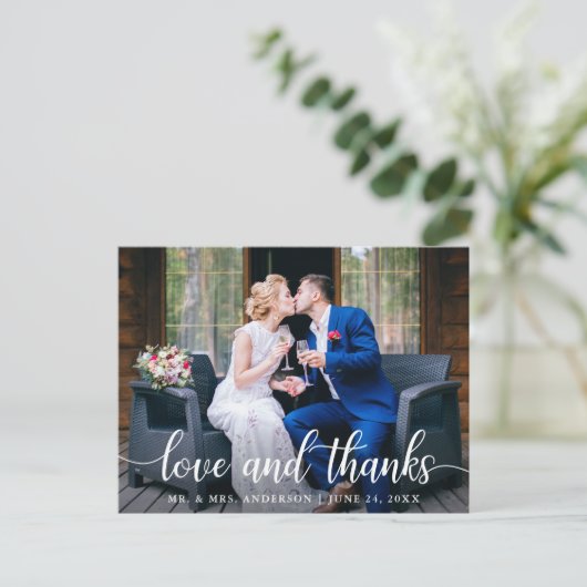 Modern Elegant Script Liefde Bedankt Trouwfoto W Briefkaart (Staand voorkant)