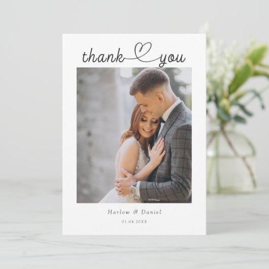 Modern Elegant Script Liefde Hart Trouwfoto's Bedankkaart (Staand voorkant)