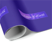 Modern Elegant Script Naam & Monogram Ombre Paarse Cadeaupapier (Rol Hoek)