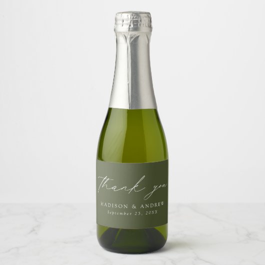 Modern Elegant Script Olive Green Bedankt Sparkling Wijnetiket (Voorkant)