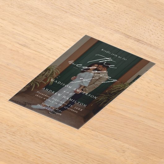 Modern Elegant Script Photo Wedding Acryl Uitnodigingen (Laagn)