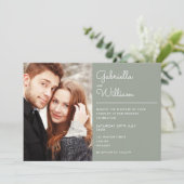 Modern Elegant Script Sage Green 2 Photo Wedding Kaart (Staand voorkant)