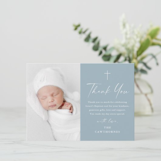 Modern Elegant Script Stoffig Blauw Fotodoop Bedankkaart (Staand voorkant)