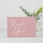 Modern Elegant Script Stoffig Roze Meisjes Doop Bedankkaart (Staand voorkant)