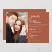 Modern Elegant Script Terracotta Photo Wedding Kaart (Voorkant / Achterkant)