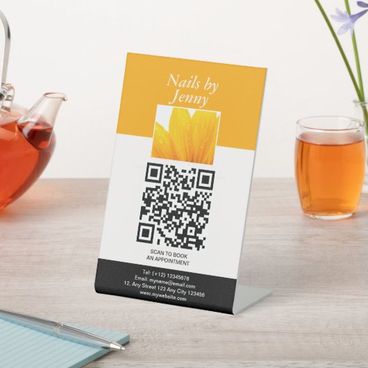 Modern Elegant Sinaasappel Wit Bloemen Nagelsalon Reclamebord Met Voetstuk (Insitu)