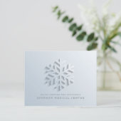 Modern Elegant Snowflake Medical Holiday Greetings Feestdagenkaart (Staand voorkant)
