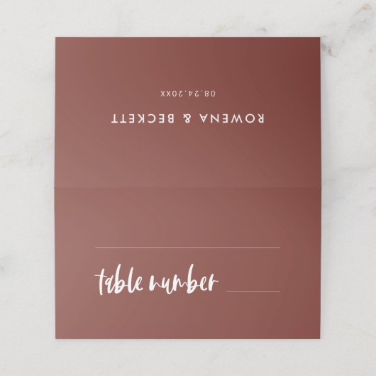 Modern elegant terracotta bruiloft plaatskaartje (Buitenkant ongevouwen)