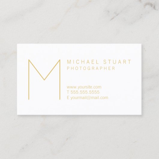 Modern Elegant White en Gold Monogram Visitekaartje (Voorkant)