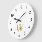 Modern Elegant Wit Goud Monogram Naam Script Grote Klok (Hoek)