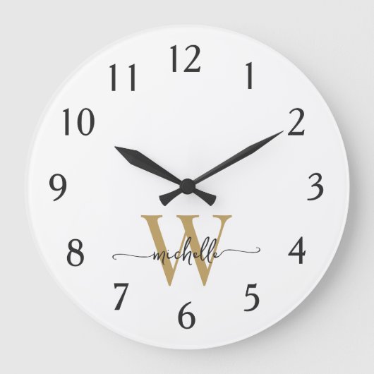 Modern Elegant Wit Goud Monogram Naam Script Grote Klok (Voorkant)