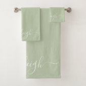 Modern Elegant Wit Script Naam Sage Groen Bad Handdoek (Insitu)