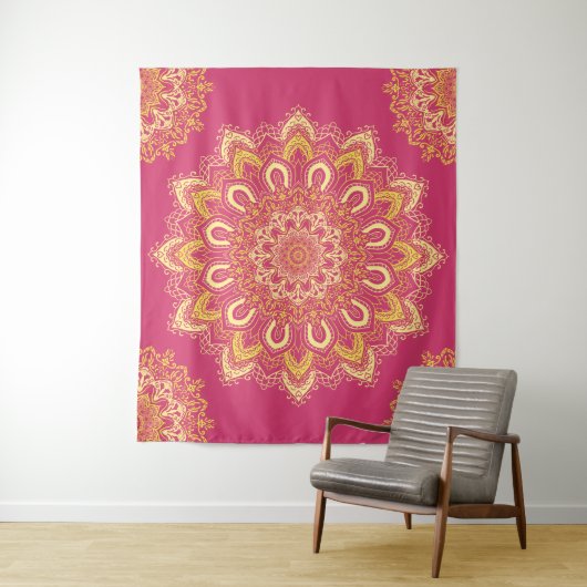 Modern Elegant Yellow Raspberry Pink Boho Mandala Wandkleed (In situ)
