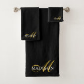 Modern Elegant Zwart Goud Monogram Script Initiaal Bad Handdoek (Insitu)