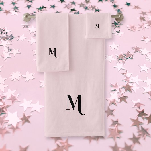 Modern Elegant Zwart Monogram Initiaal Pastelroze Bad Handdoek