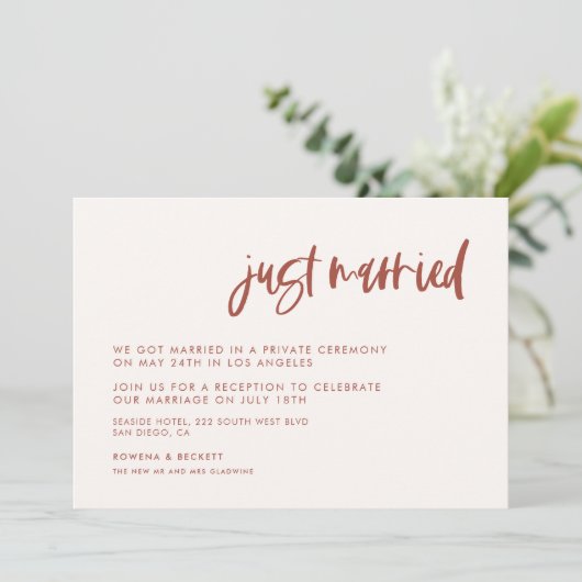 Modern elegante sneeuwroze Pas getrouwd Kaart (Staand voorkant)