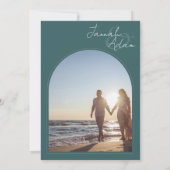 Modern Emerald Green Arch Initiaal Photo Wedding Kaart (Achterkant)