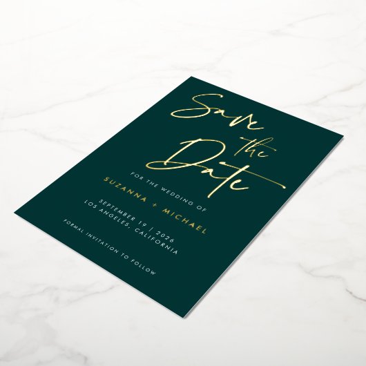 Modern Emerald Green Calligraphy Wedding Save Date Folie Uitnodiging (Gedraaid)