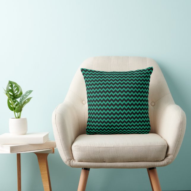 Modern Emerald Green Chevron Stripes Pattern Kussen (Stoel)