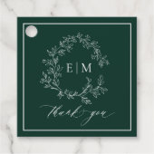 Modern Emerald Green Leafy Crest Monogram Weddensc Bedankjes Labels (Voorkant)
