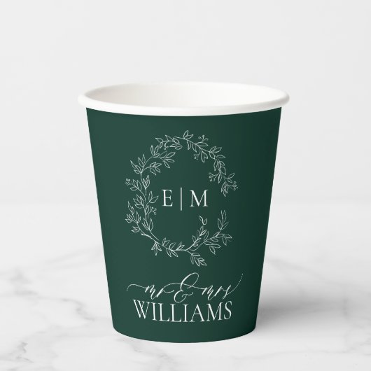 Modern Emerald Green Leafy Crest Monogram Weddensc Papieren Bekers (Voorkant)
