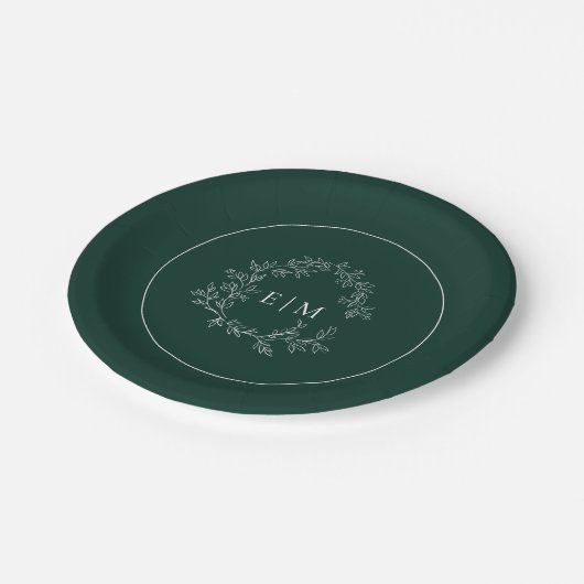 Modern Emerald Green Leafy Crest Monogram Weddensc Papieren Bordje (Gekanteld)