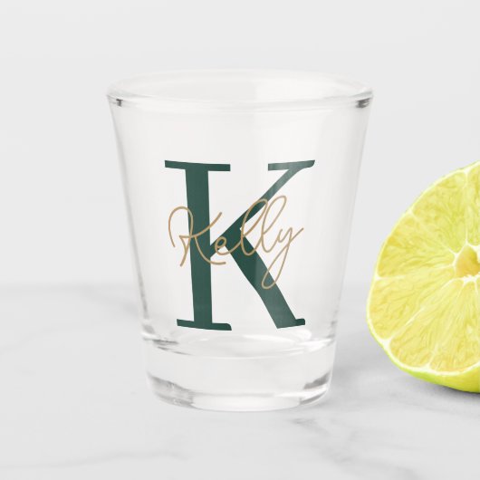 Modern Emerald Green Monogram Script Shot Glas (Voorkant)