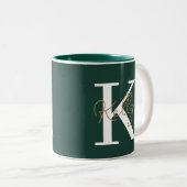 Modern Emerald Green Monogram Script Tweekleurige Koffiemok (Voorkant rechts)
