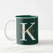 Modern Emerald Green Monogram Script Tweekleurige Koffiemok (Links)