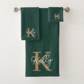 Modern Emerald Groen Goud Monogram Script Bad Handdoek (Insitu)