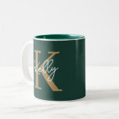 Modern Emerald Groen Goud Monogram Script Tweekleurige Koffiemok (Voorkant links)