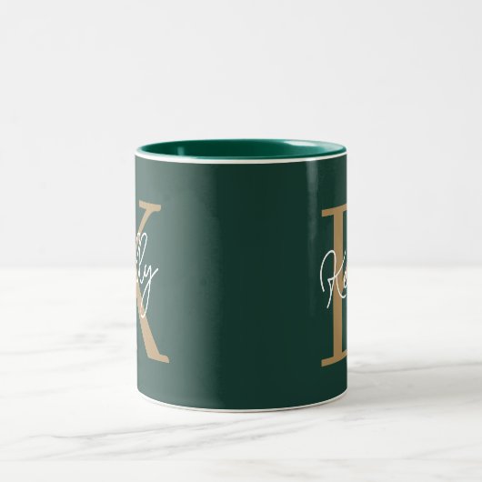 Modern Emerald Groen Goud Monogram Script Tweekleurige Koffiemok (Center)