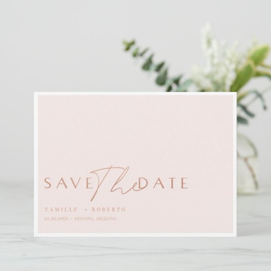 Modern en elegant roze en Roos zwart-wit script Save The Date (Staand voorkant)