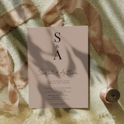 Modern en Elegant Script en Monogram Bruiloft Kaart