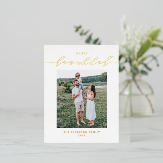 Modern en elegant script Happy Hanukkah-foto Folie Feestdagen Briefkaart (Staand Voorkant)