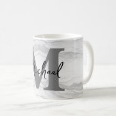 Modern en Klassiek Marmeren Monogram Letter M Koffiemok (Voorkant rechts)